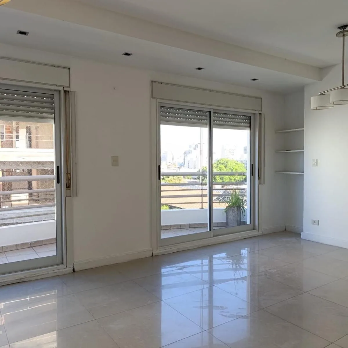 Duplex 6to piso con balcón