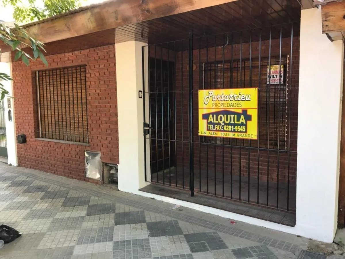 Hermosa Casa 3 Ambientes en Alquiler en Zona Centro!