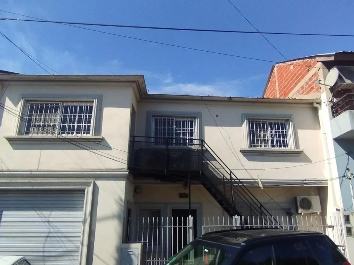 Excelente Dpto Tipo Casa 1° Piso con 3 Dorm
