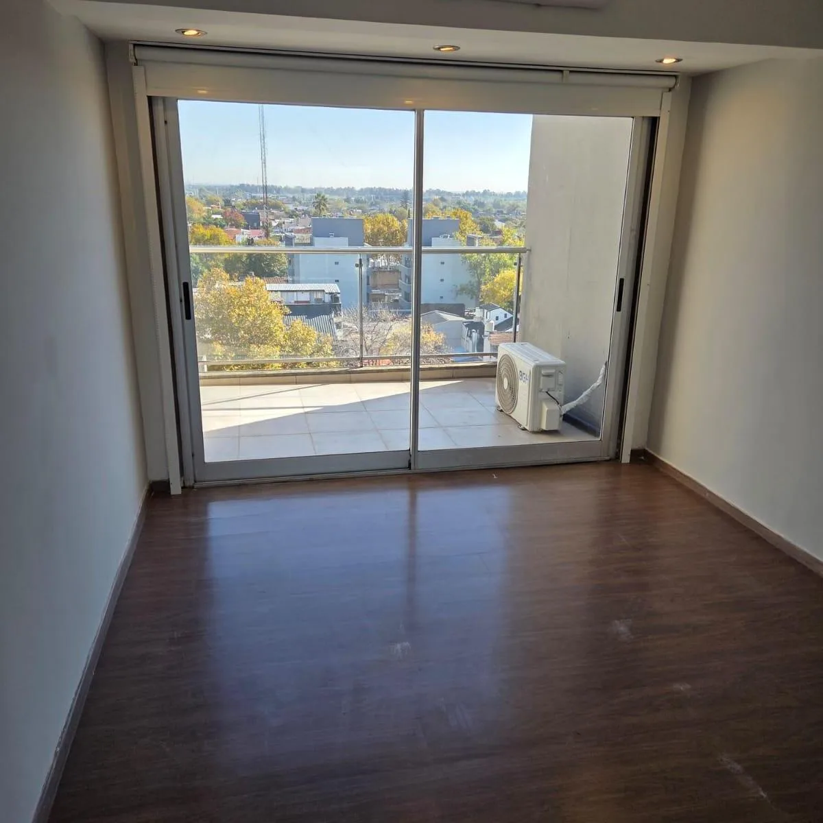 2 ambientes con 2 balcones