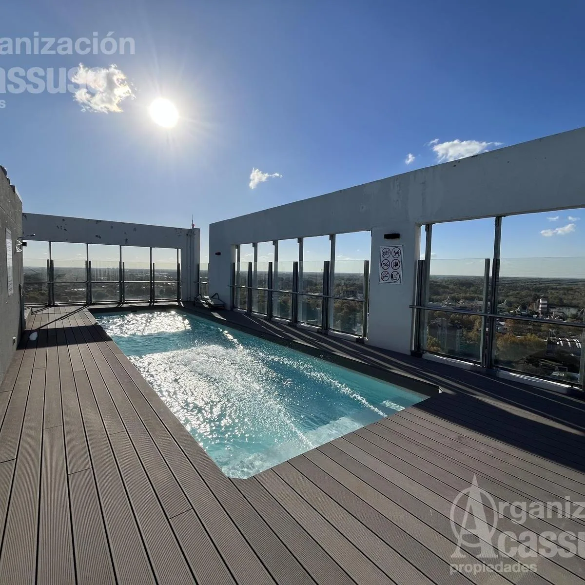 Torre Cardon, balcony and amenities