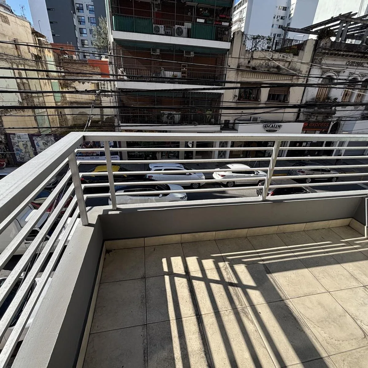 Studio front-facing with balcony