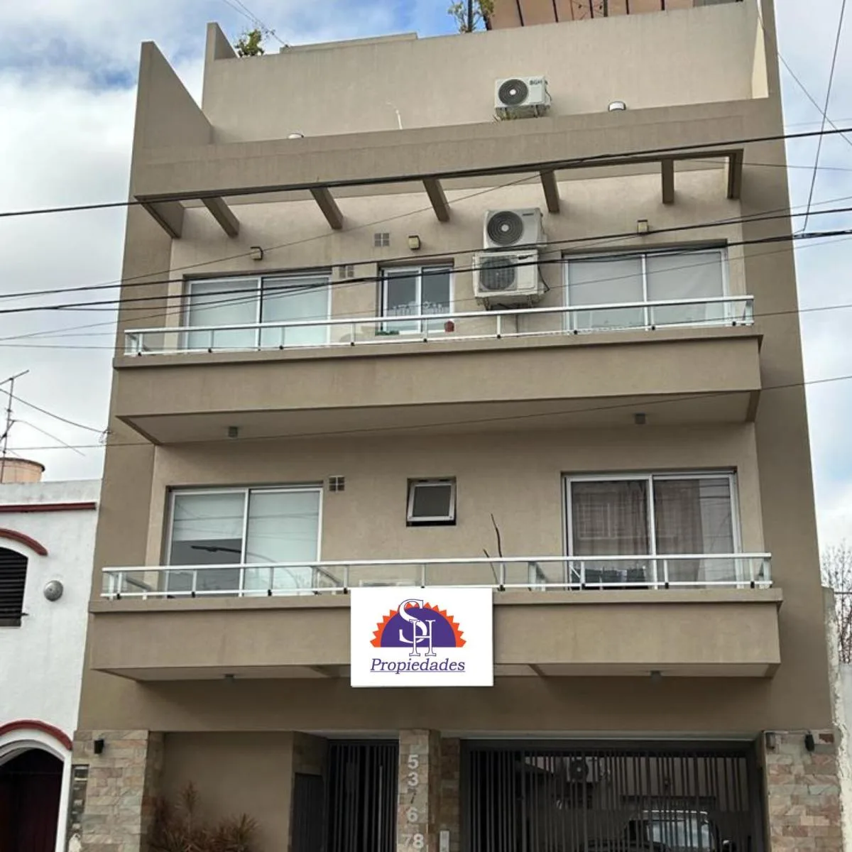 Monoambiente contrafrente con balcón