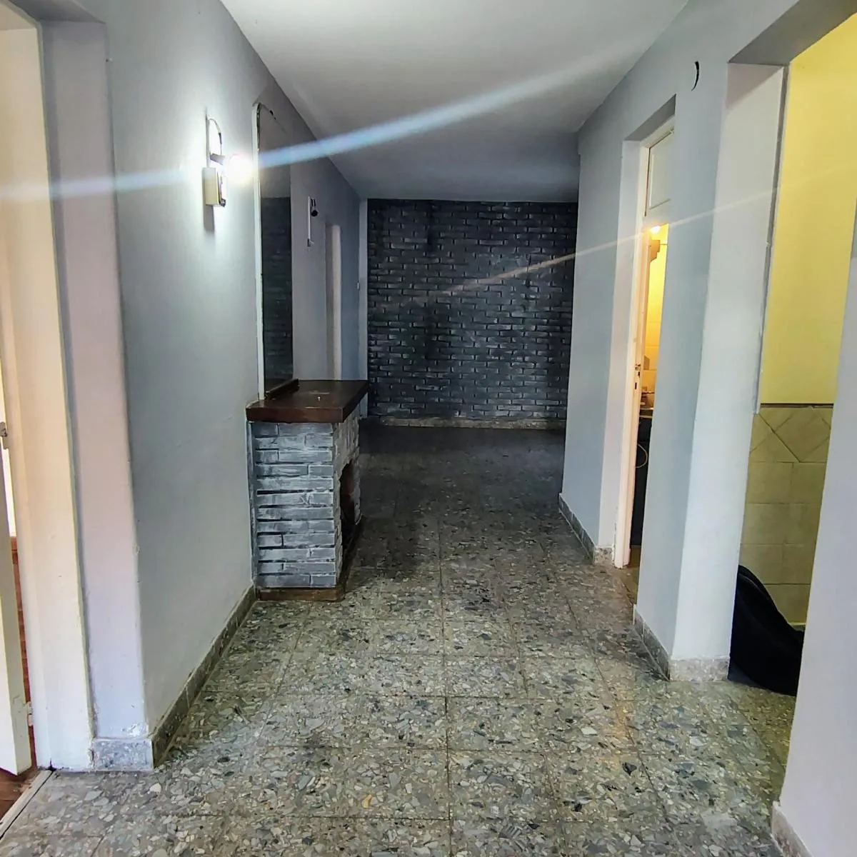 Casa en Esquina con Gran Jardín y Ambientes Amplios y Luminosos