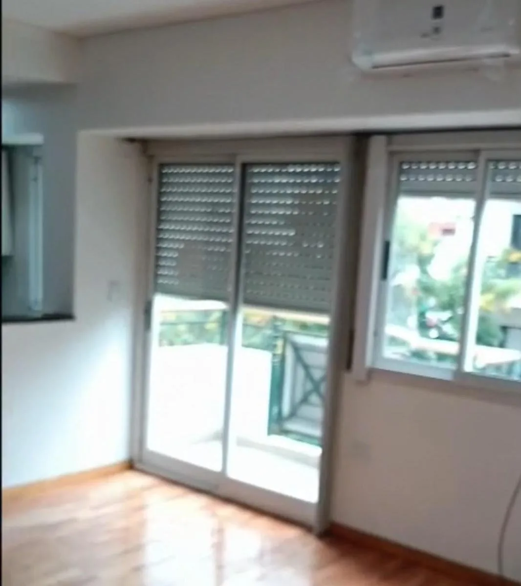 2-room unit with front balcony