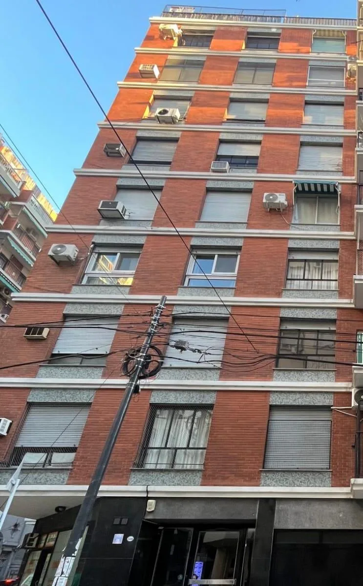 Luminoso Depto de 4 Ambientes en Piso 8 con Dependencia, Baulera y Cochera