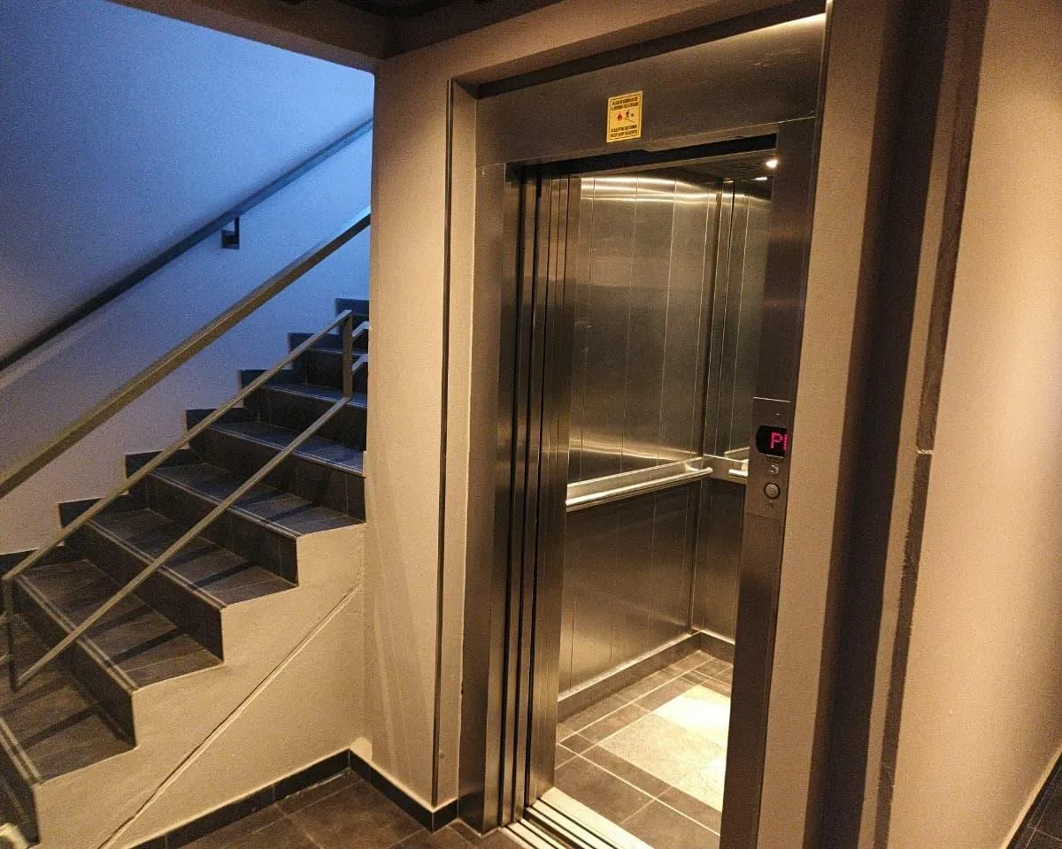 2-room unit with patio amenities