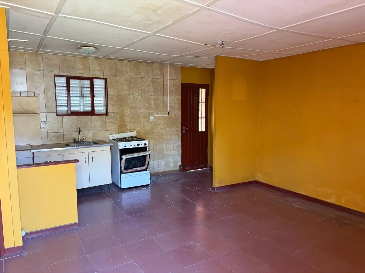 Casa 2 quartos, pátio e jardim