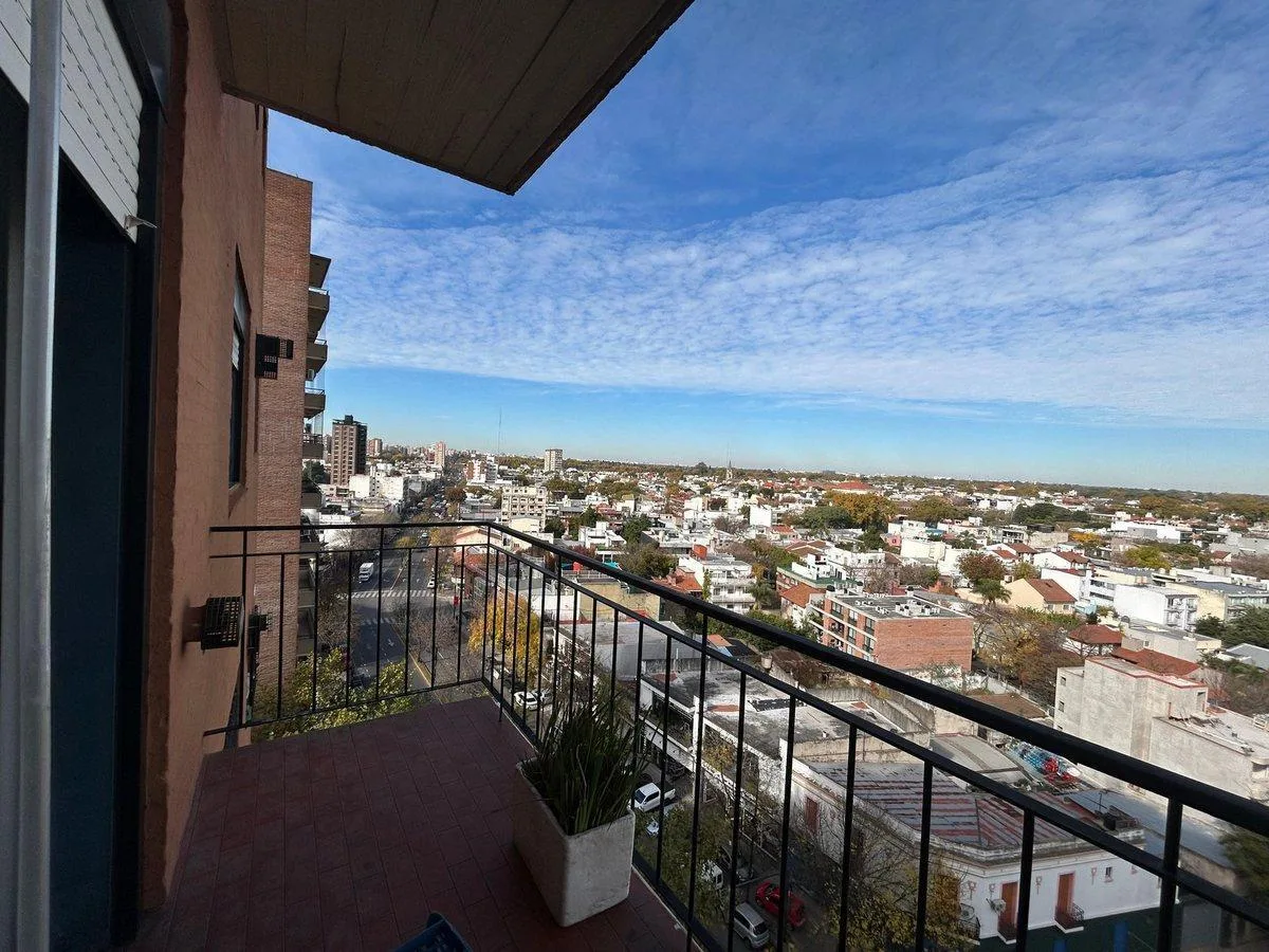 High-floor studio with balcony