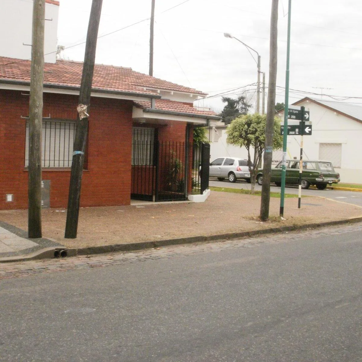 Olivos chalet, patio and garage