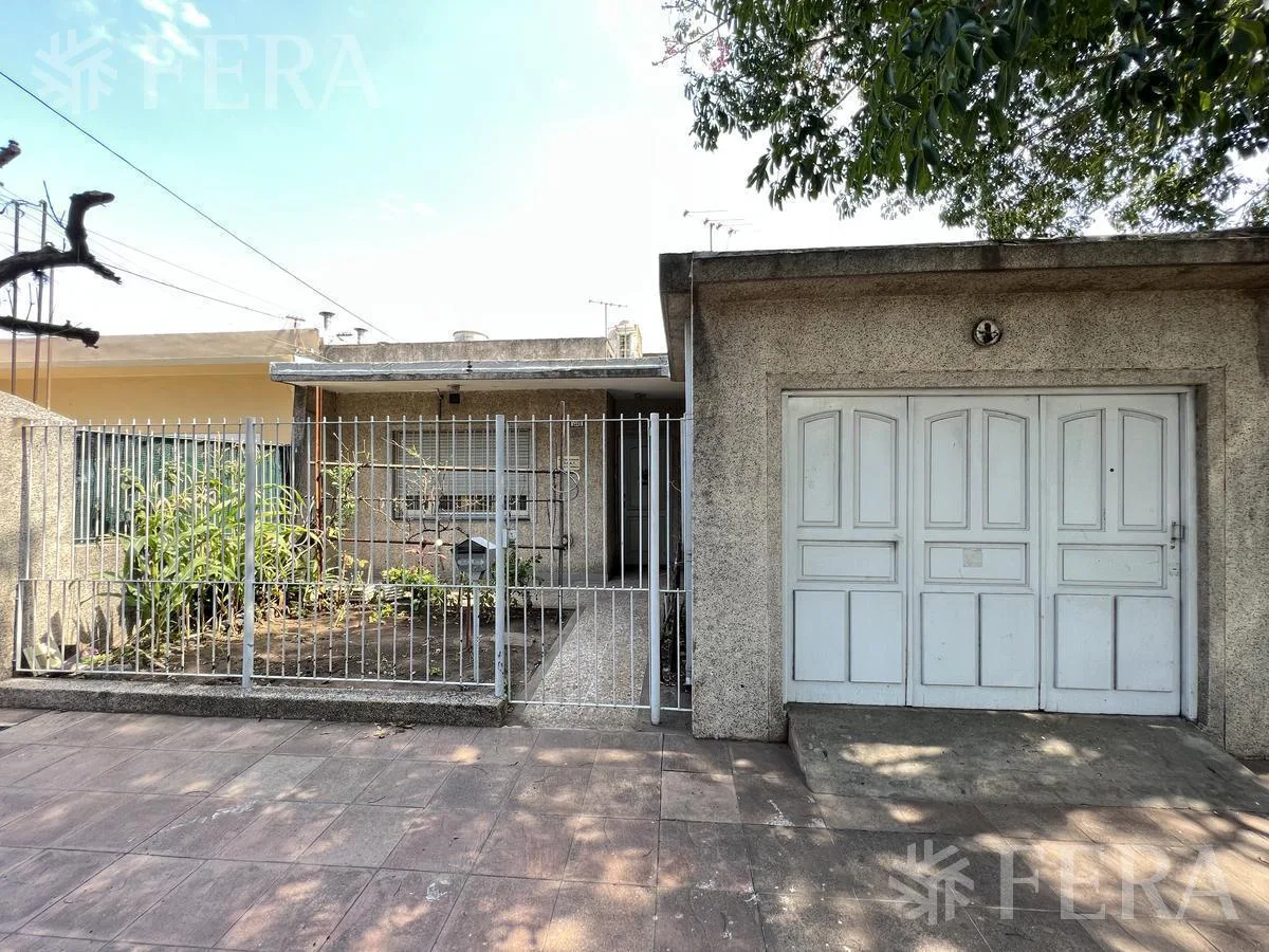 Alquiler PH de 3 Ambientes con Cochera y Quincho en Quilmes