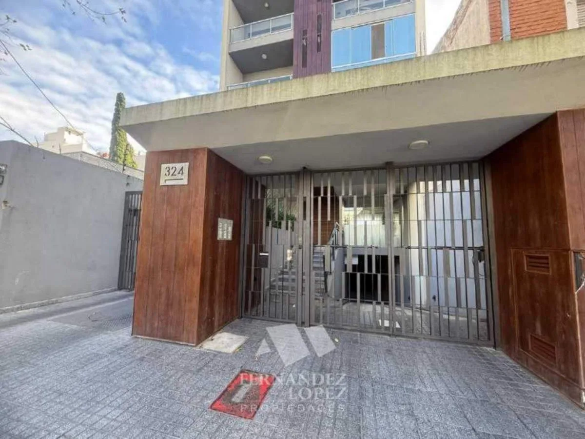 Semipiso de 2 Ambientes con Cochera en Excelente Ubicación - Quilmes Centro