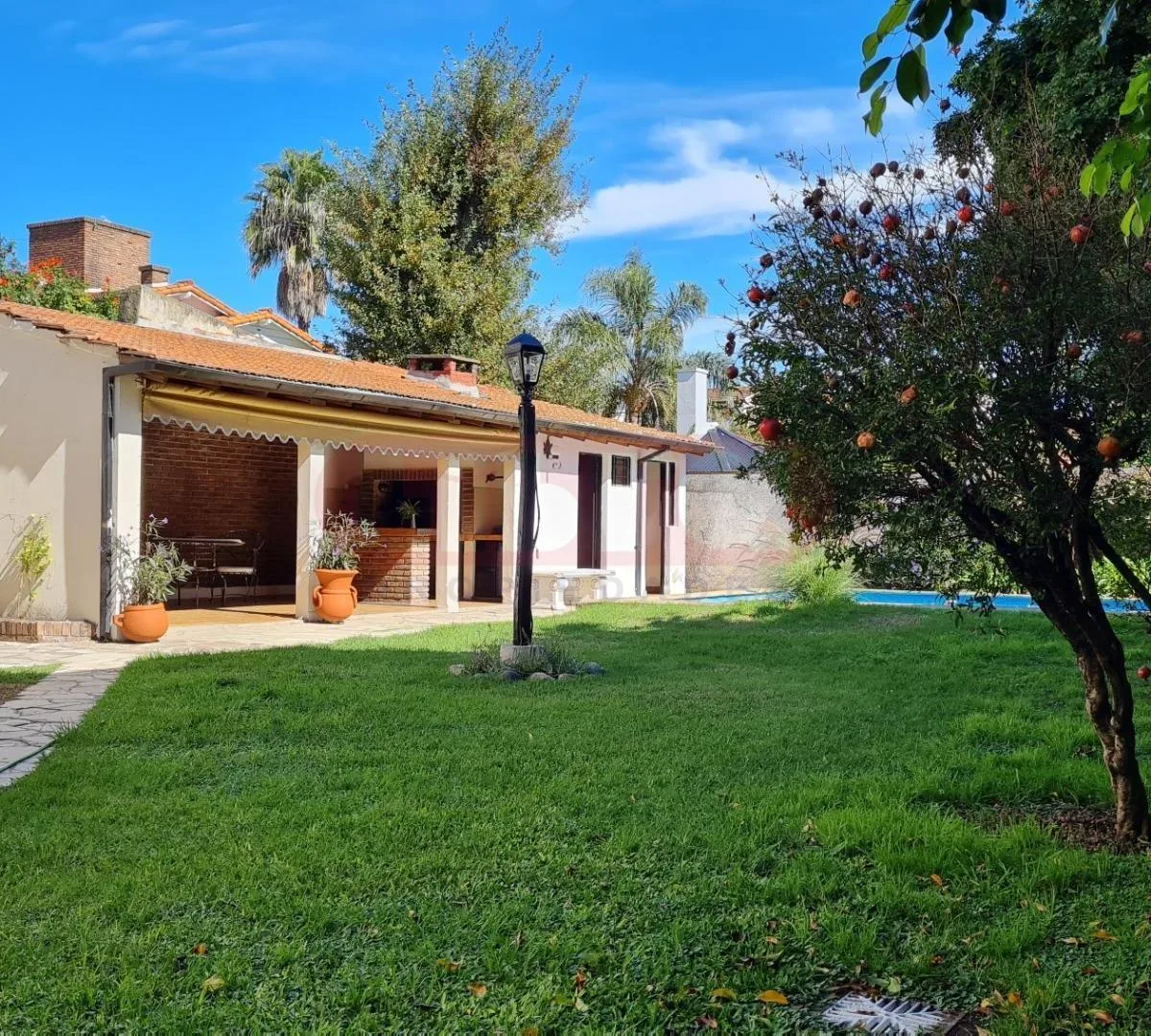 Chalet en Alquiler 6 Amb Jardín Quincho y Pileta Martinez