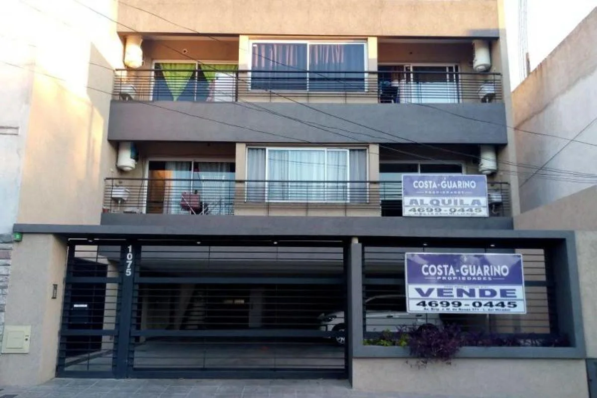 Excelente Departamento de 2 Ambientes en Primer Piso Al Contrafrente con Balcón