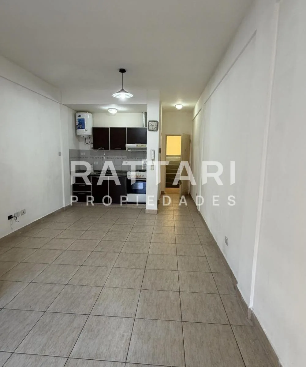 Alquiler - Amplio Departamento Monoambiente 1° Piso - Zona Unlam San Justo. Bajas Expensas