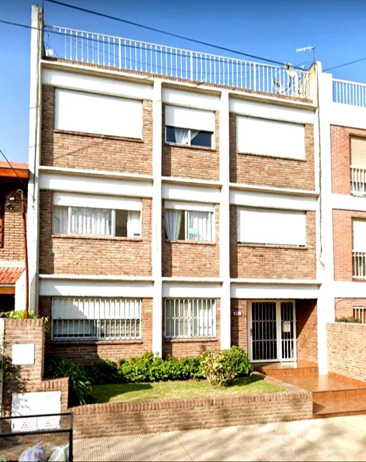 Martínez, 2 Ambientes, 2* Piso por Escalera, Contrafrente