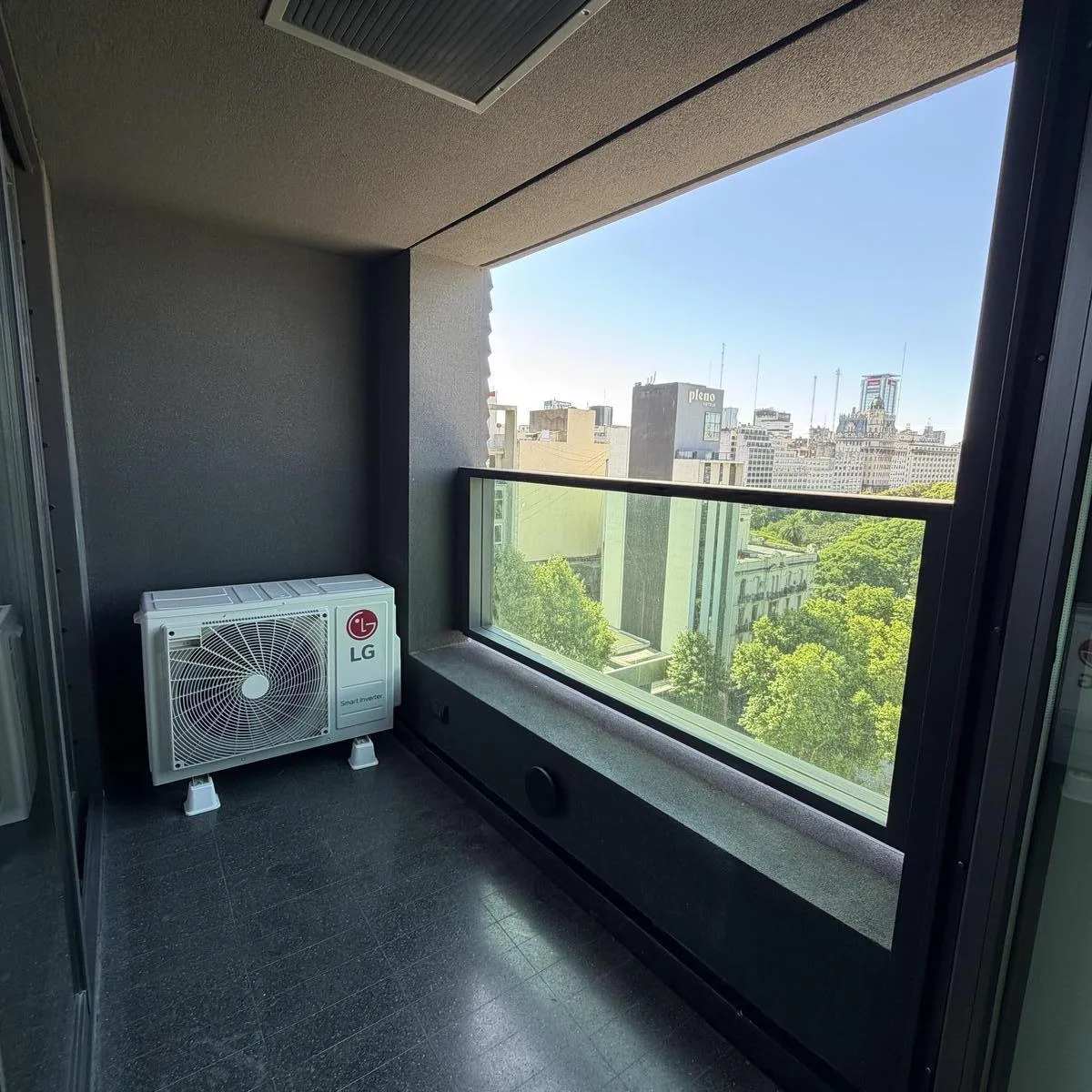 Puerto Madero, balcón y amenities