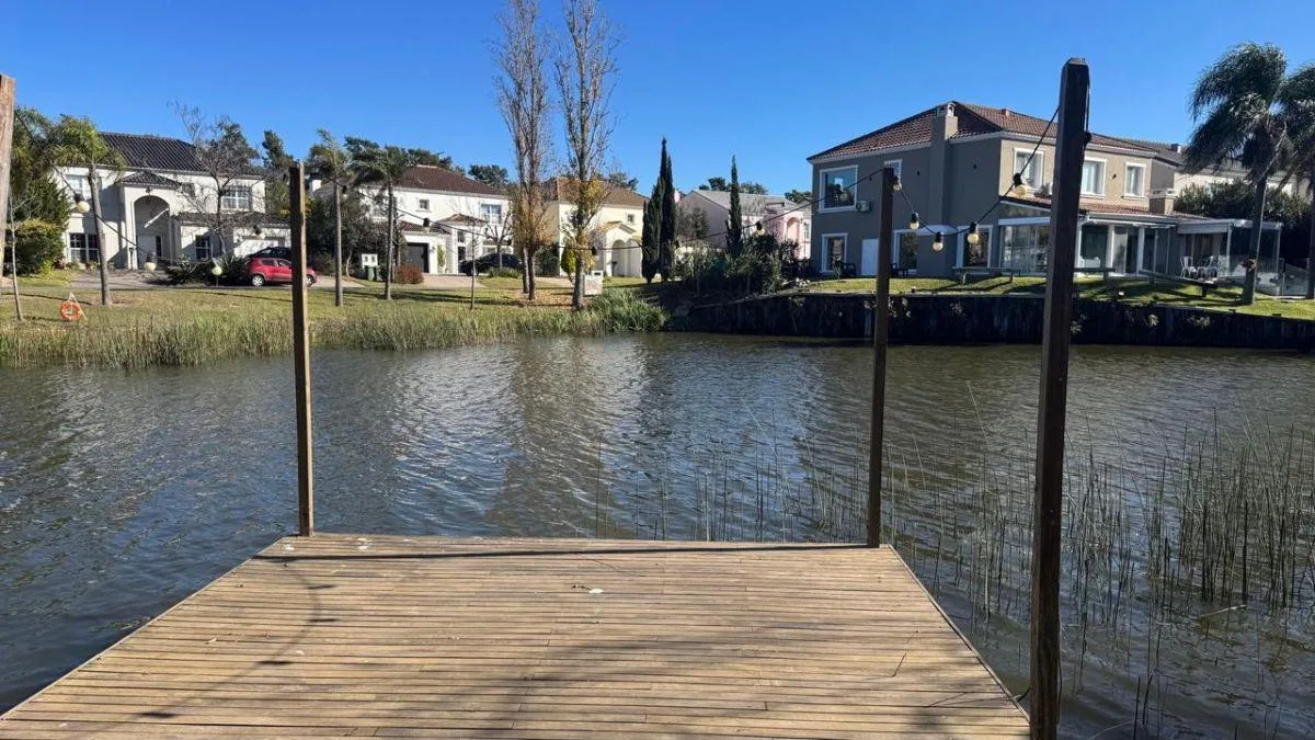 Casa Al Agua en Alquiler en El Barrio Barrancas del Lago