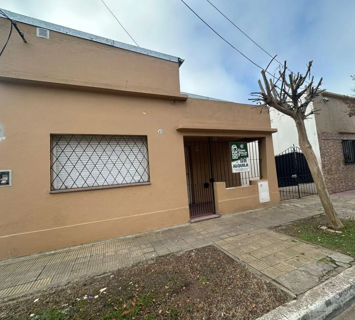 Casa 2 dormitorios, patio y pileta