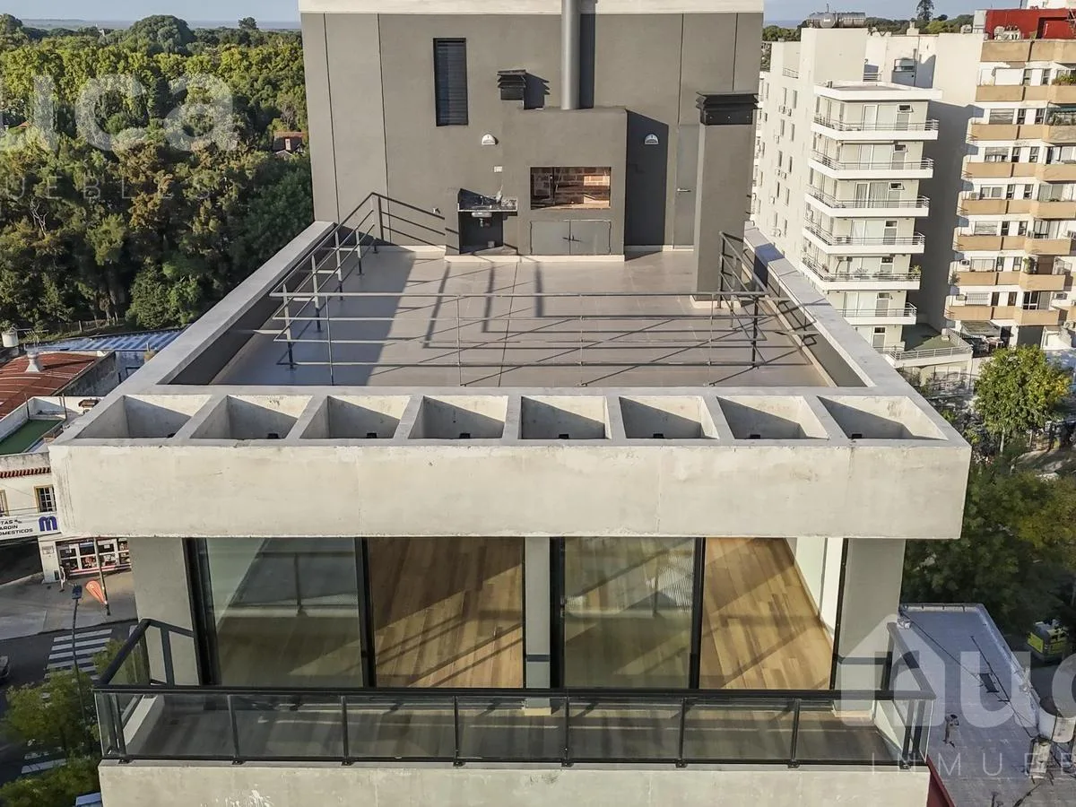 Private terrace, pool and double parking