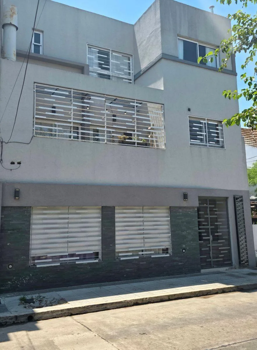 Excelente! PH con 85 m&sup2; Totales, 2 Dorm. en Alquiler, "Sin Expensas" Apto Prof. o Vivienda