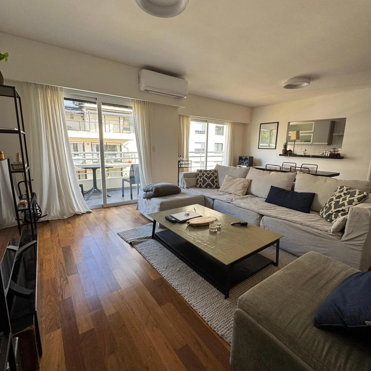 Duplex amoblado con terraza y parrilla