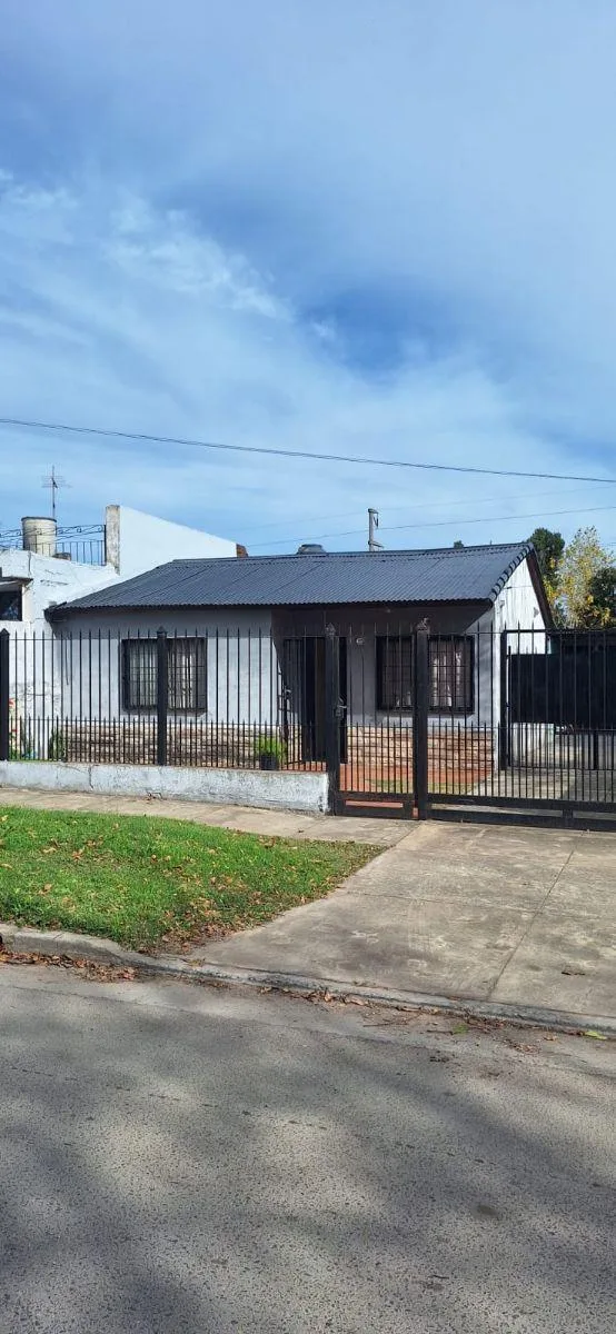 Casa com jardim e lavanderia
