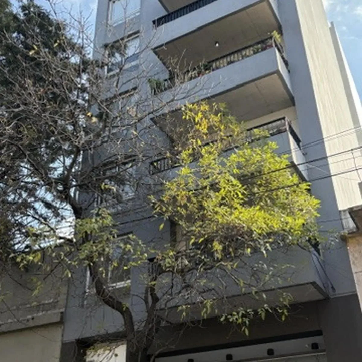 Alquiler. Depto 3 Amb. Amplio. 1° Piso Al Frente. Patio. Floresta.80 m&sup2;. Exc. Ubicación. Luminoso