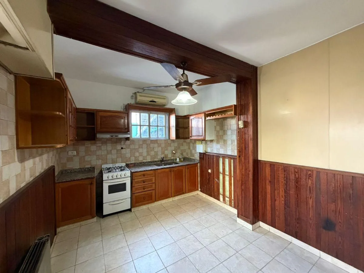 Casa 4 Amb. en Alquiler Sobre Av Peron 2900 - San Miguel