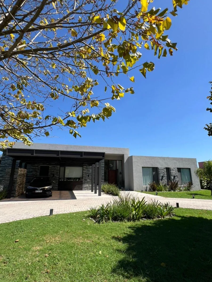 Casa en Alquiler - Chacras de La Reserva