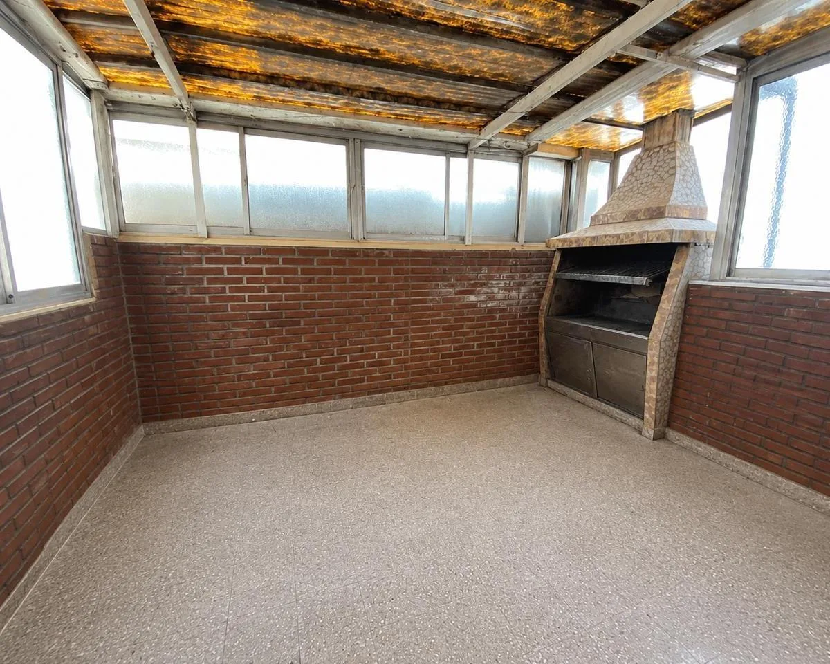 Departamento 4 Ambientes con Balcon y Patio con Parrila, Piso Alto en Caballito