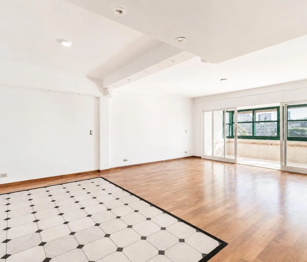 Alquiler Departamento Piso de 3 Ambientes con 2 Cocheras y Dependencia de Servicios en Bajo Belgrano