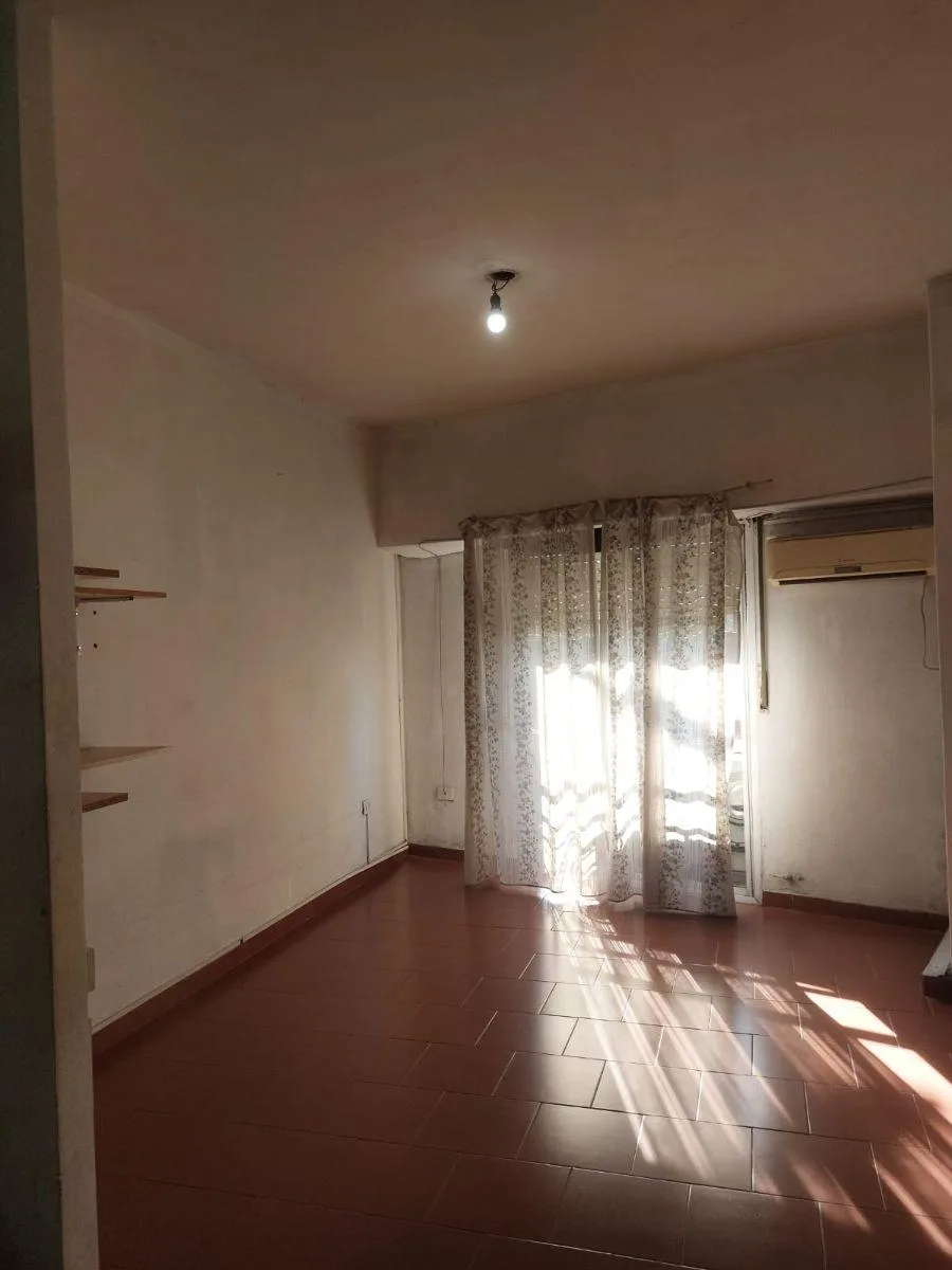 Departamento en Primer Piso por Escalera