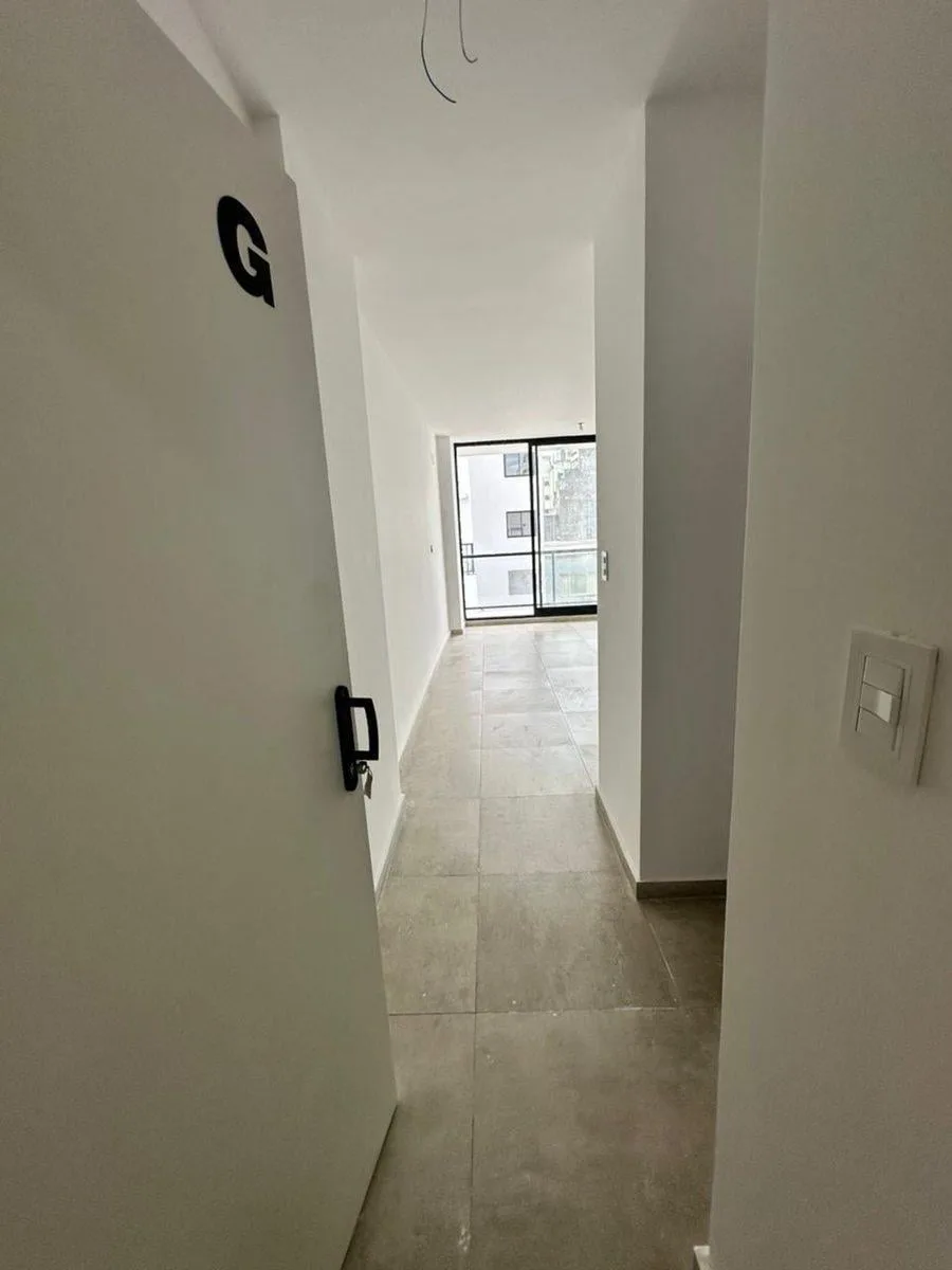 Studio novo, varanda e jardim