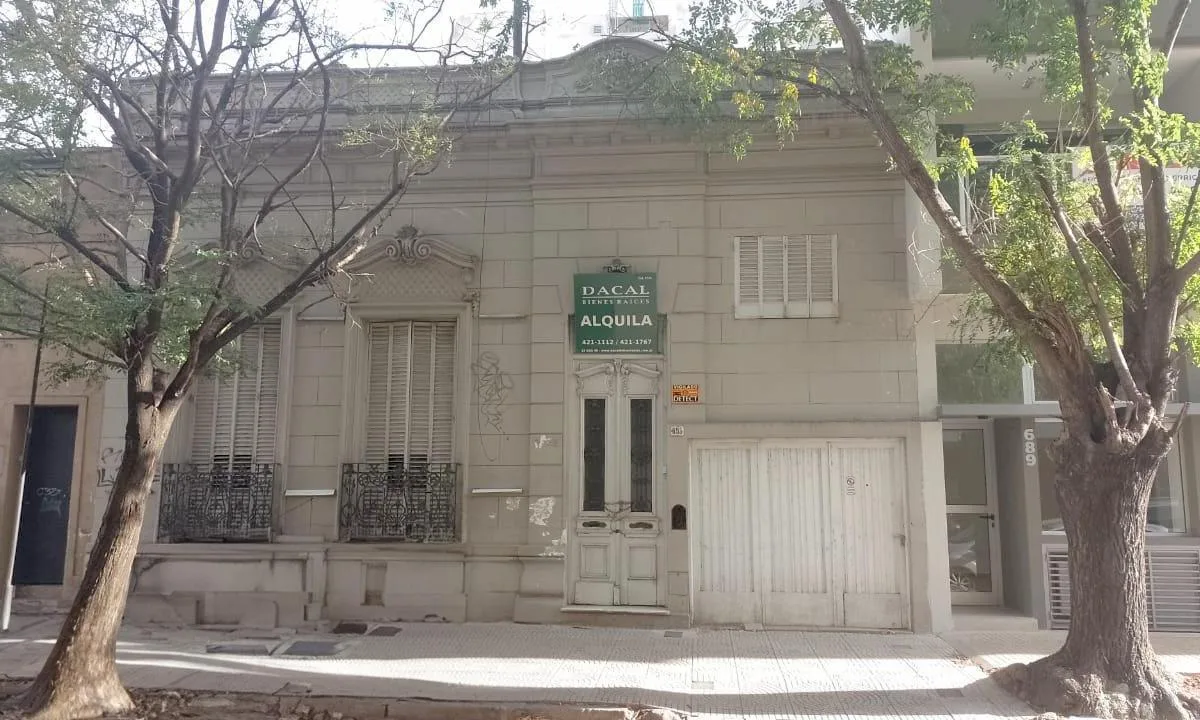 Casa en Alquiler en La Plata - Dacal Bienes Raíces