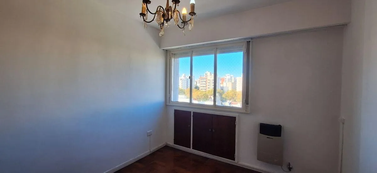 2 dormitorios, cocina separada