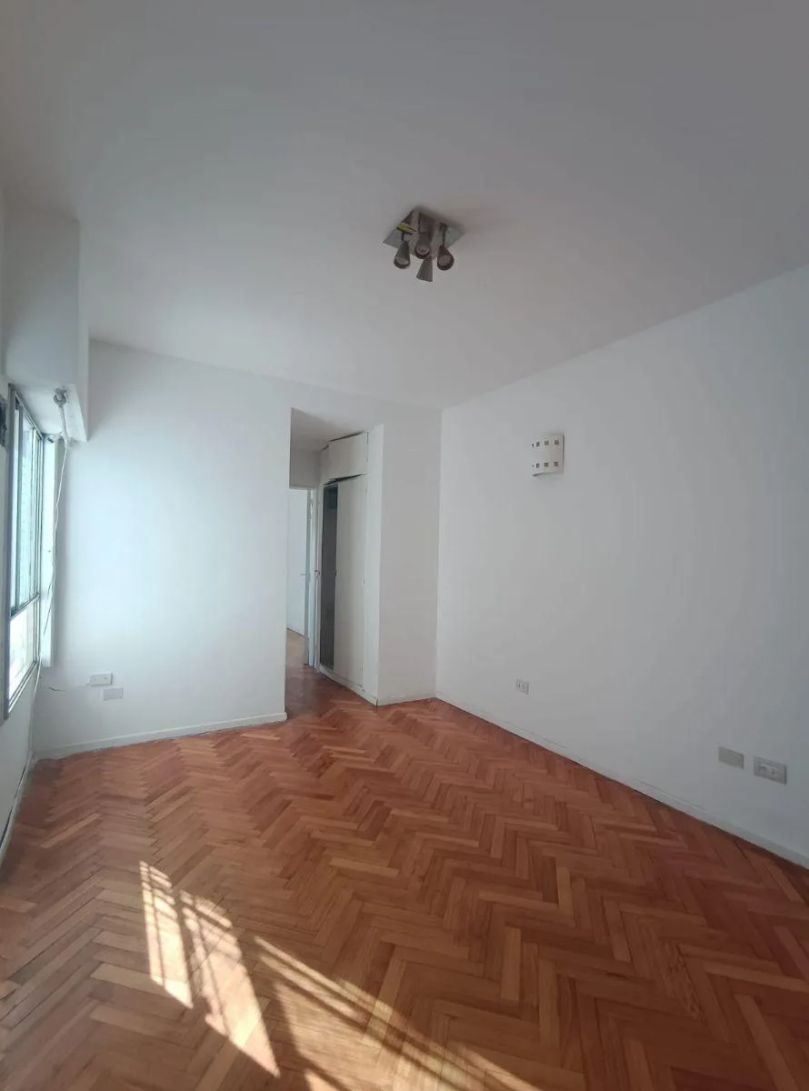 2-room apartment, parquet & A/C