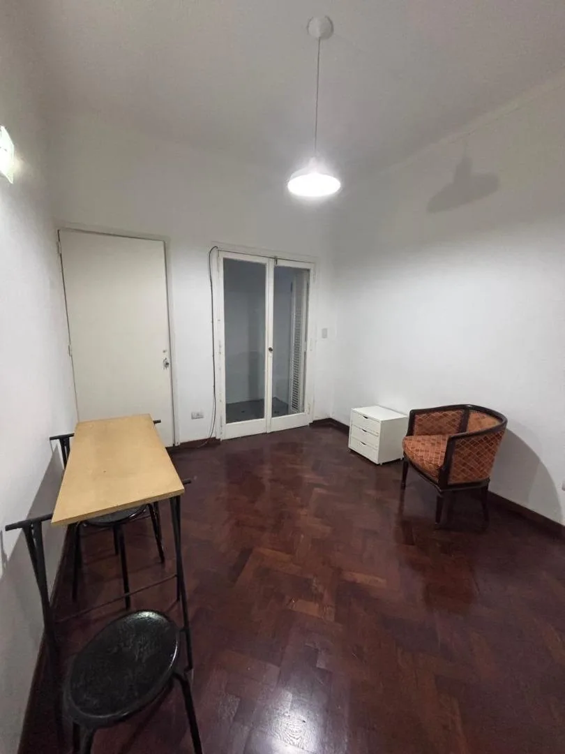 Monoambiente interno con patio