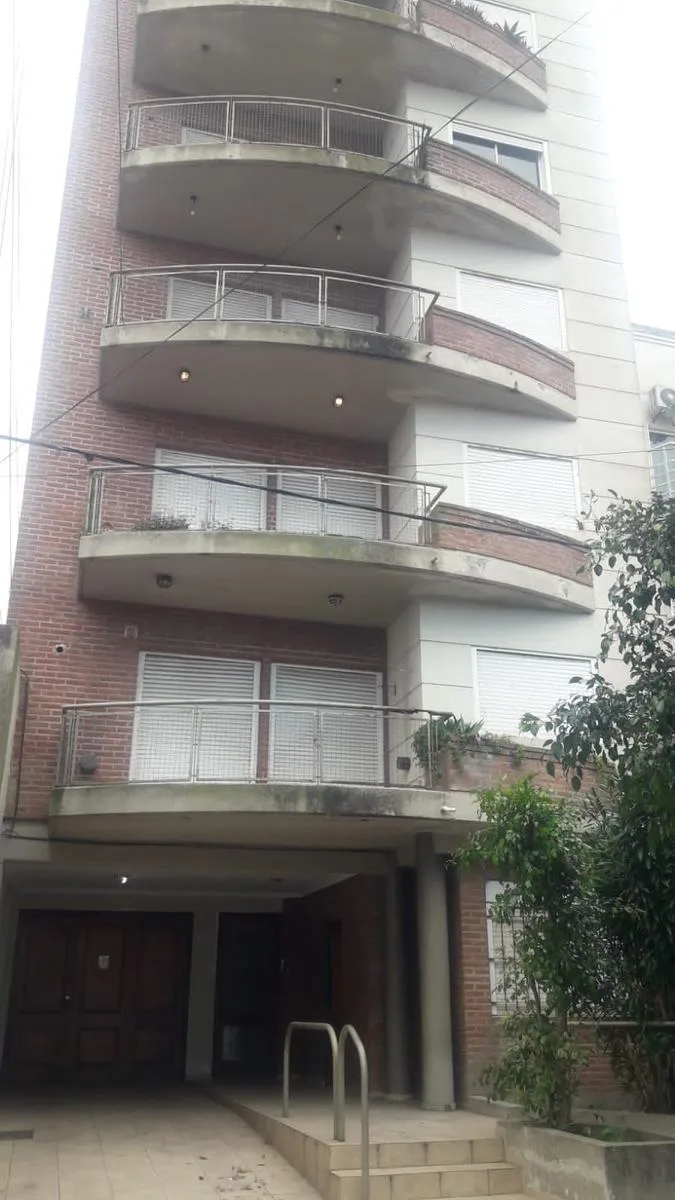 1 dormitorio, balcón y cochera