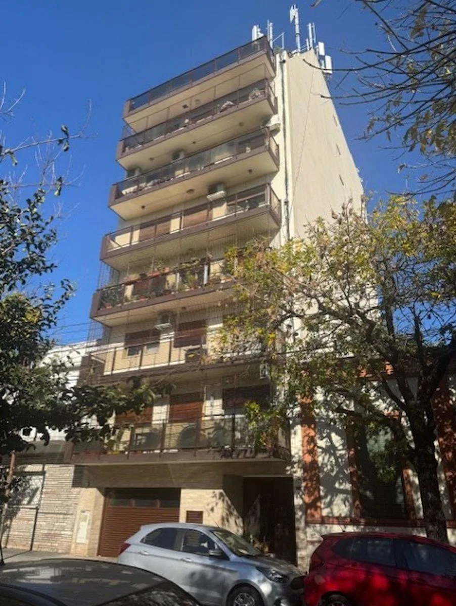 Front-facing 2-room apartment with balcony