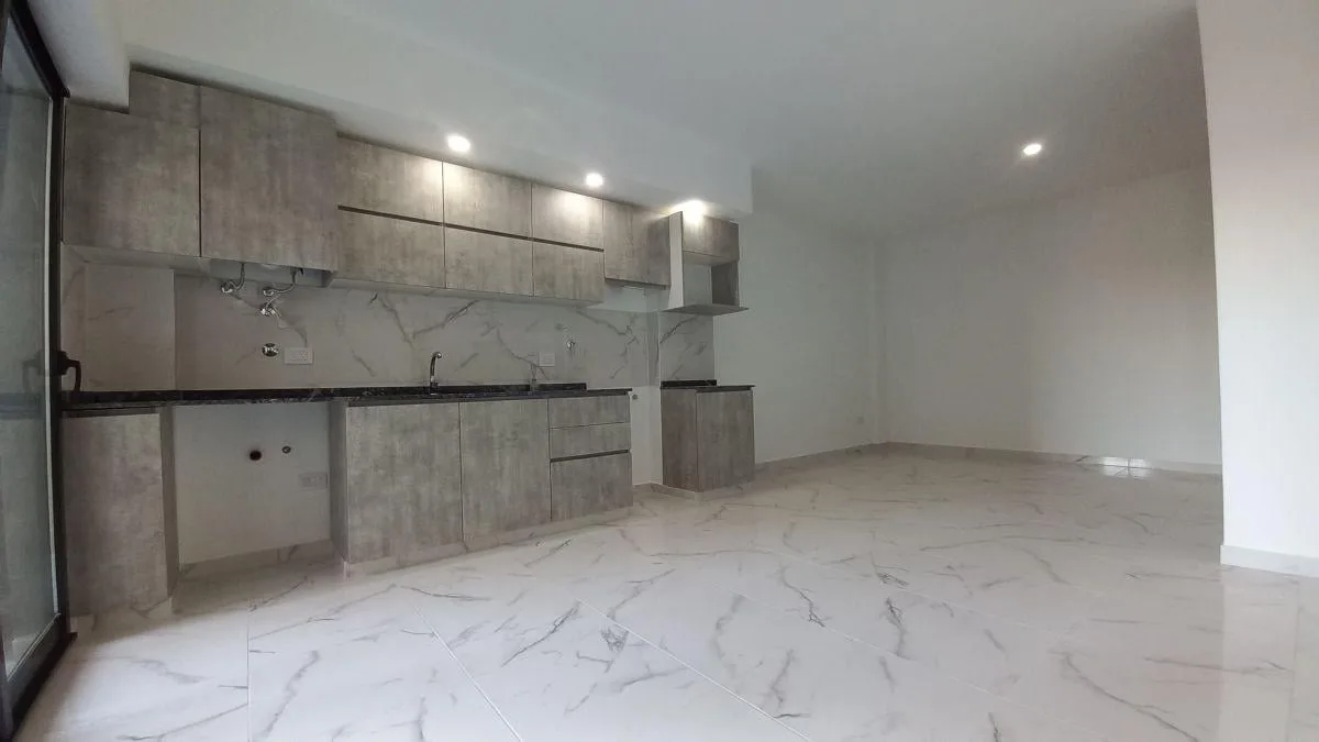 Alquiler Amplio Monoambiente con Balcon con Parrilla, Lanus O