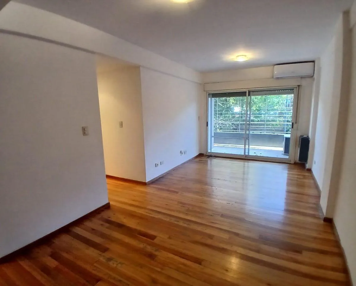 Departamento 3 Ambientes, con Balcon y Patio. Villa Devoto