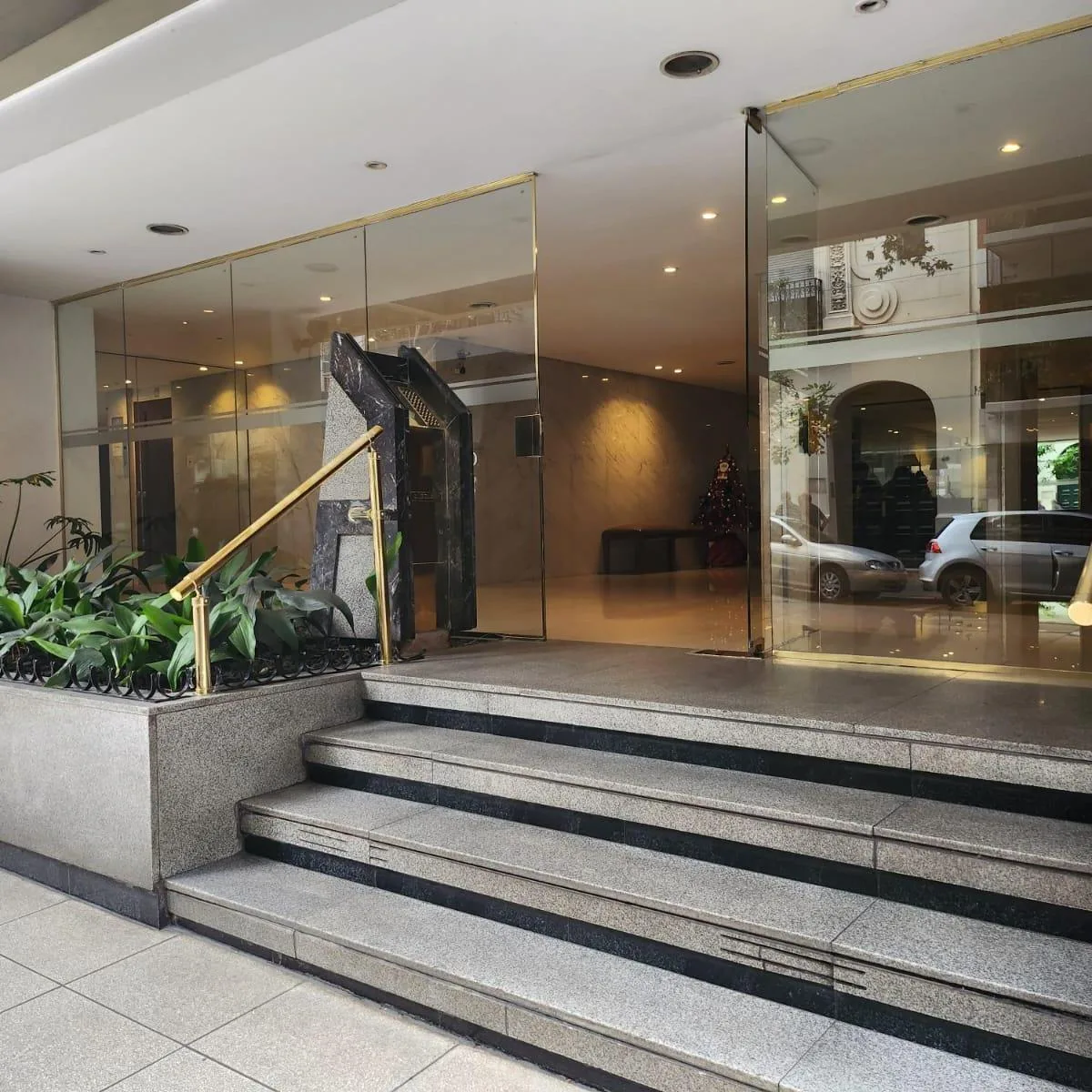 Departamento en Recoleta de 4 Amb. Edificio de Categoría. Seg 24 Hs