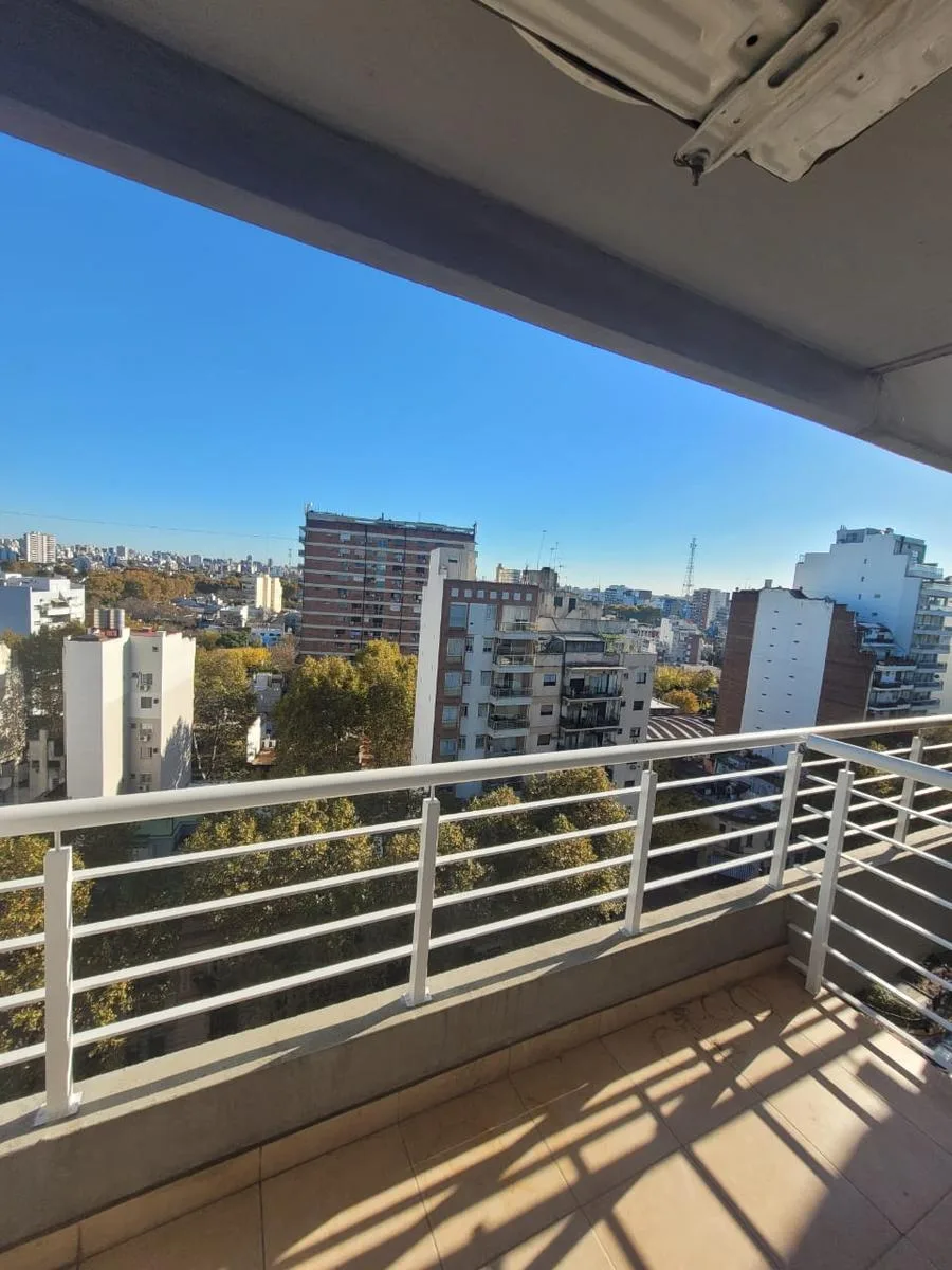 Studio com varanda e vista aberta