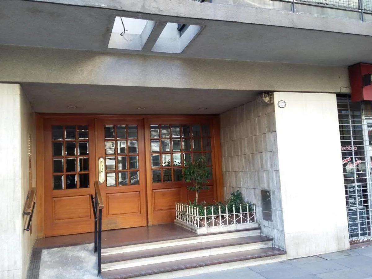 Alquiler Almagro Sarmiento 4000 2 Ambientes con Balcón a La Calle