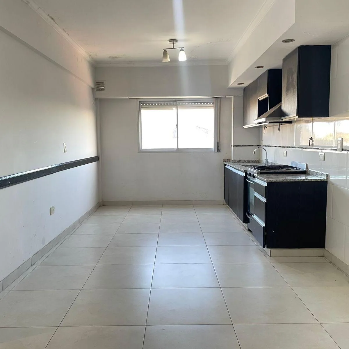 Alquiler Departamento 2 Ambientes en Lomas del Mirador con Balcón y Terraza