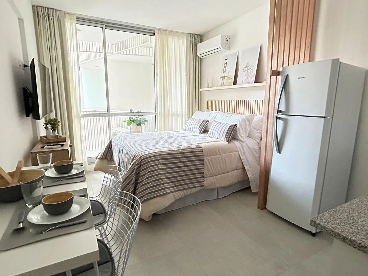 Studio mobiliado com varanda