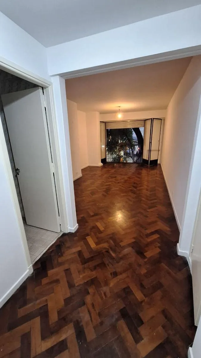 Semipiso de 3 Ambientes con Balcón Francés Al Frente Todo Extermo