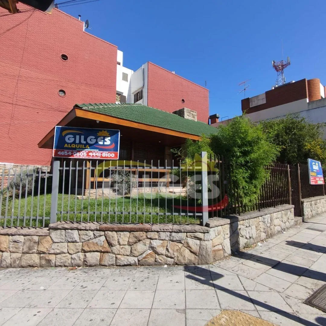 Casa 4 ambientes, 2 baños
