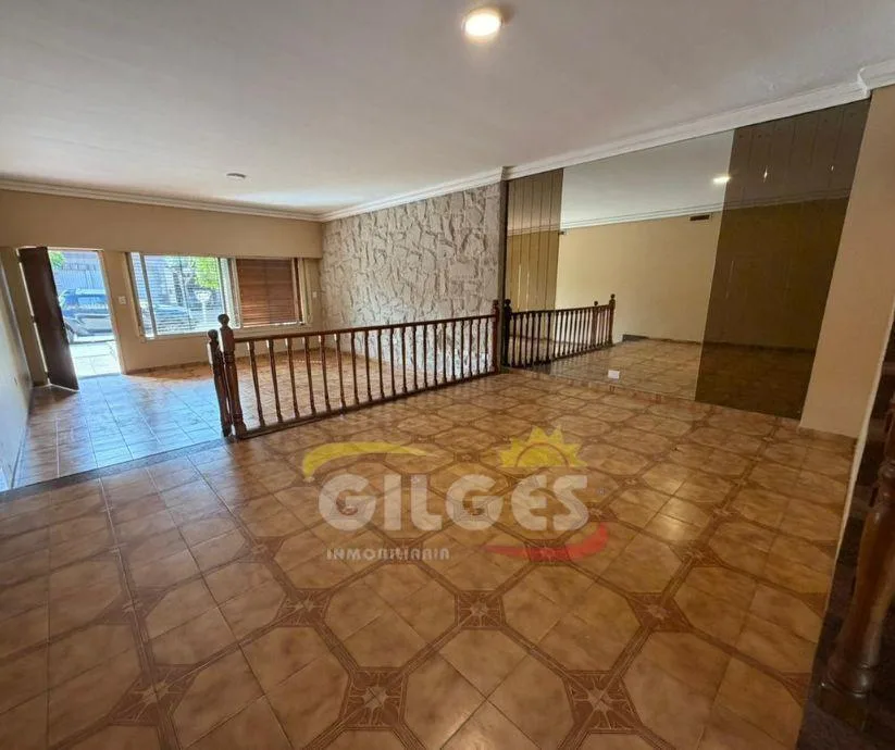 Alquiler Casa 5 Ambientes en Ramos Mejia con Patio y Cochera Cubierta Ideal Vivienda o Uso Comercial